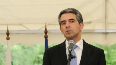 Президентът събира 236 абитуриенти на бал