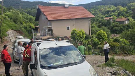 Подпорна стена се срути в Перник, кметът обявява частично бедствено положение СНИМКИ