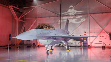 Два изтребителя F-16 пристигнаха в авиобаза "Граф Игнатиево"