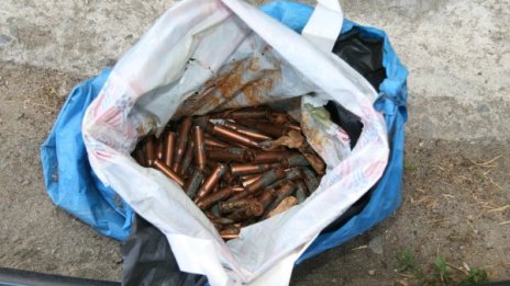 Иззеха незаконни боеприпаси от село Лозен