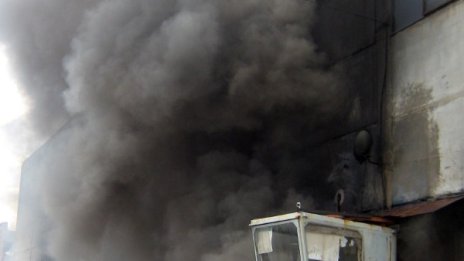 Пожар в лаборатория за моторни масла в Русе 