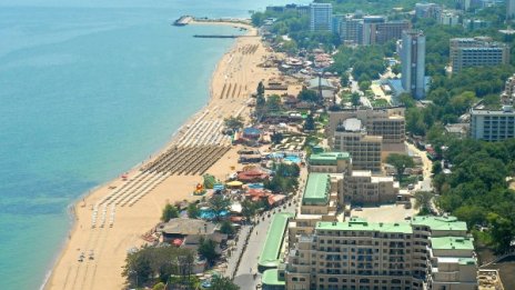 Агресивни украинки хапят полицаи в Златни пясъци