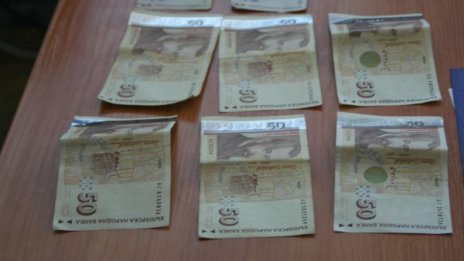 Двама пенсионери измамени с 9300 лева