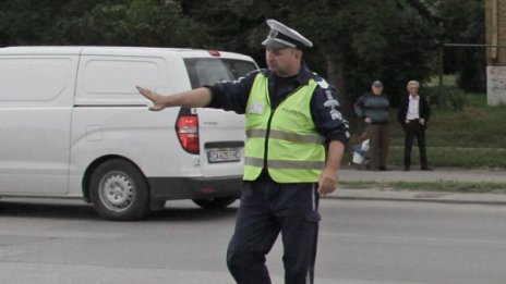 Ченгета с бинокли дебнат по магистралите за GSM-и и колан 