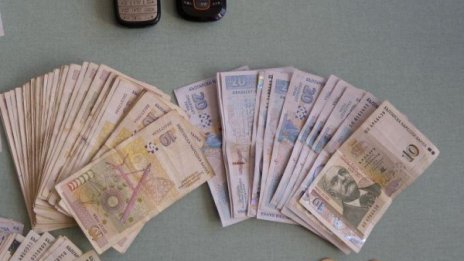 Бургазлийка даде 2000 лева на измамници