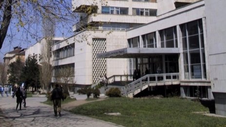 Като ви гледам, сте за 2, отсича преподавател и гони студенти
