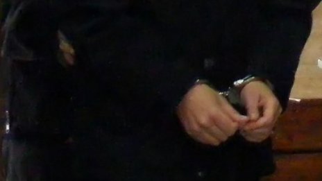 Служител на СДВР е задържан за изнудване