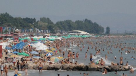 Морето поскъпва на три вълни