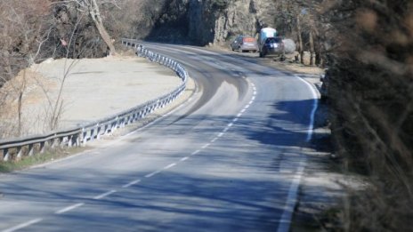 Мъж бе прегазен на път край Струмяни