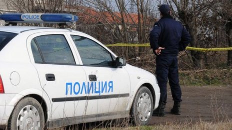 Намериха тяло на мъж край село Енчец