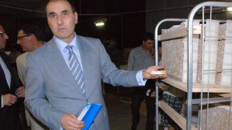Разбиха нелегална фабрика за производство на цигари 