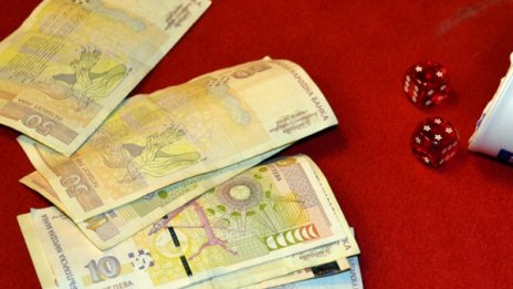 Дядо изгоря с 4500 лв. и златни накити