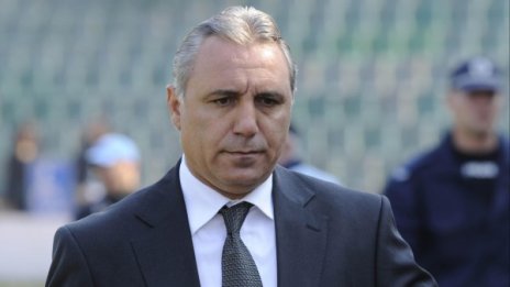 Мафиот в горите ли? Режа си дърва, за да ми е топла камината!