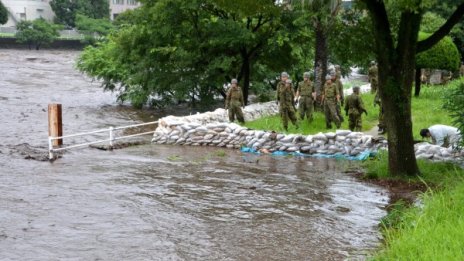 250 хиляди японци са евакуирани от проливните дъждове