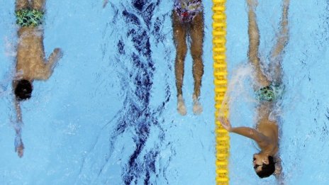 Роботи вземат хляба на фотографите в Лондон