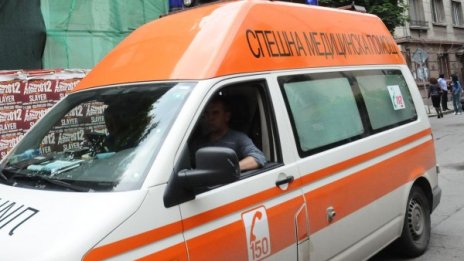 Пребиха мъж пред заведение в Берковица
