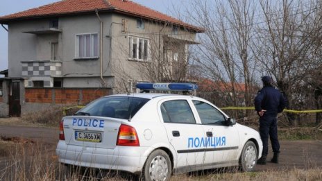 Плашат с убийство за снимка на къща