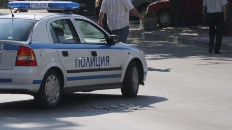 Задържаха телефонен измамник край Лом