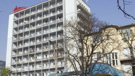 Наши лекари оперираха китайски професор, паднал от колело
