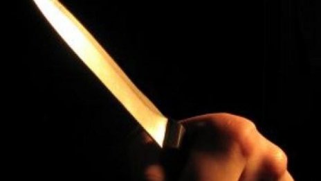 Маскиран вади нож на касиерка и задигна оборота на бензиностанция