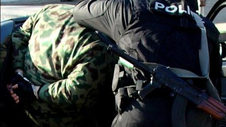 Задържаха издирвани чрез Интерпол терористи на Дунав мост