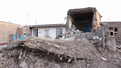 Иран се бори с последиците от тежкото земетресение