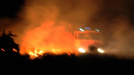 Пожарът край Поморие и Несебър е овладян*