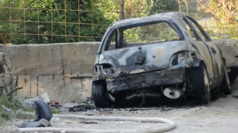 Мъж загина при удар с колата си в стена