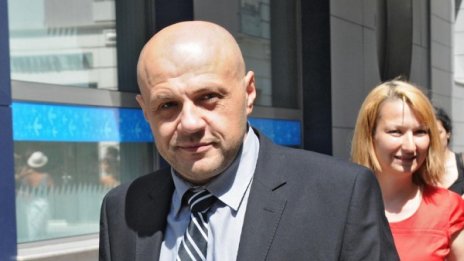 Томислав Дончев командирован в Перник за 2 месеца