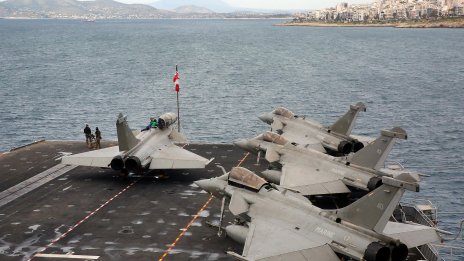 Индия ще получи над две дузини френски изтребители Rafale