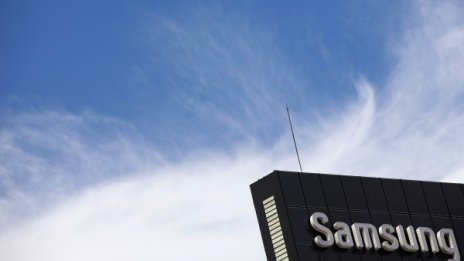 Apple иска "стоп" за осем смартфона на Samsung в САЩ 