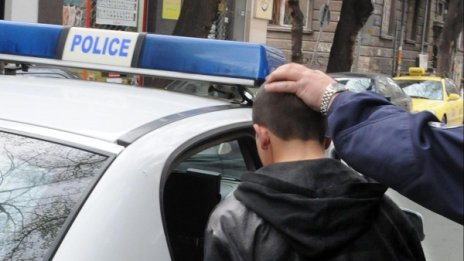 Арестуваха шофьор за опит за подкупване на полицаи