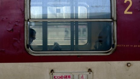 БДЖ пуска допълнителни вагони в 110 влака заради Съединението