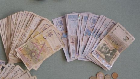 Възрастна жена даде 2 000 лв. на телефонни измамници