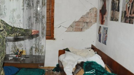 Настаняват в сглобяеми къщи останалите без дом след труса 