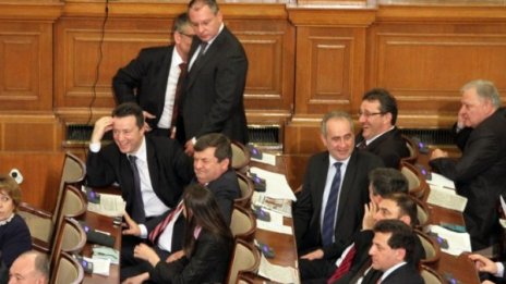 Не стимулирайте творчеството на Янев, не ставайте смешни!