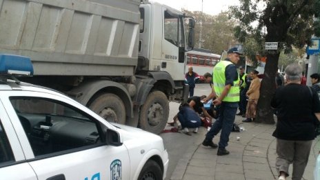 Камион удари 70-годишна жена в столицата