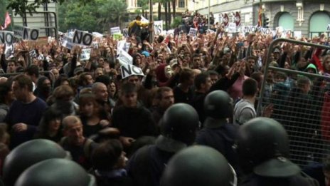С полицейски палки срещу протестите в Мадрид