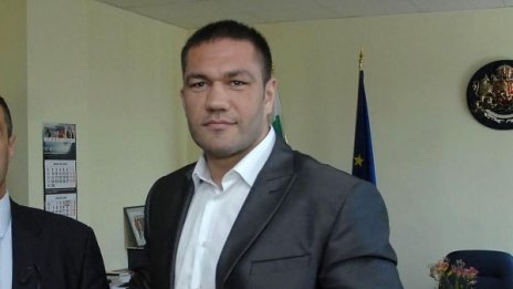 Кобрата нокаутира руски гигант