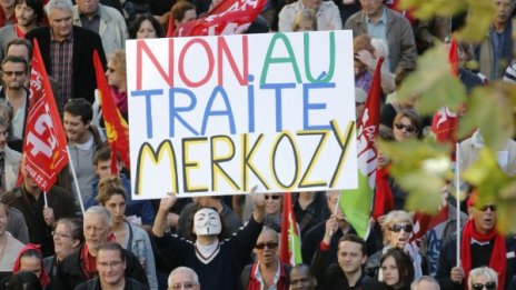 Хиляди на протест срещу икономиите в Париж