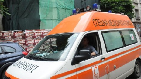 Блъснаха бременна жена и дете в София