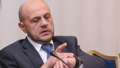 Първо работата, после сватбата за Томислав Дончев