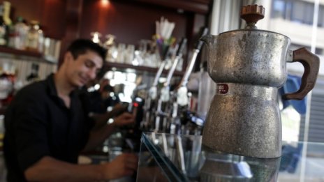 Кризата заплашва любовта на италианците към кафето