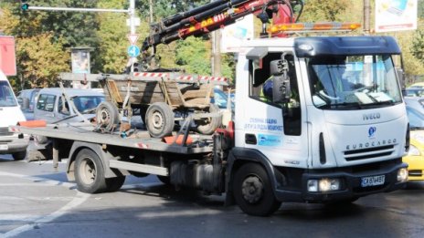 "Паяк" вдигна ромска каруца в центъра на София 