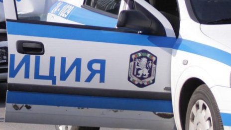 Маскиран извадил нож на счетоводител и отмъкнал 2 бона 