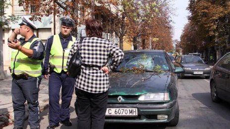 Броят "легналите полицаи", махат половината догодина