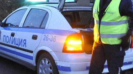 Маскирани откраднаха пари и злато пред очите на собственика им