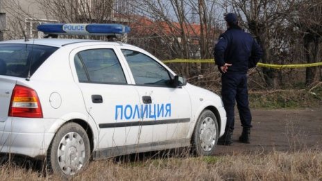 Откриха труп на мъж във водоем