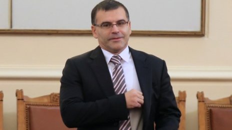 Ще има пари за пенсионерите и учителите, обеща Дянков 