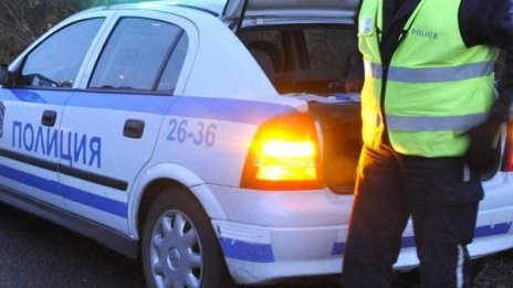 Двама пребиха мъж, защото карал на дълги светлини
